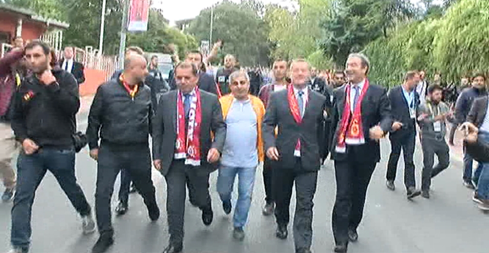 Özbek’ten sürpriz karar!